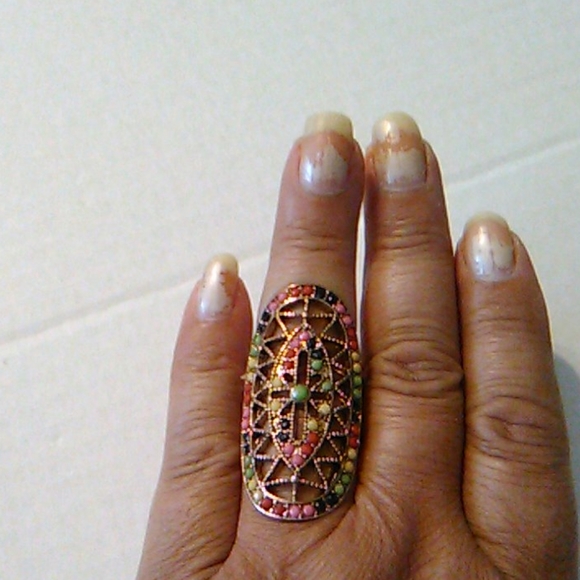 Jewelry - Nwot multicolored oval ring